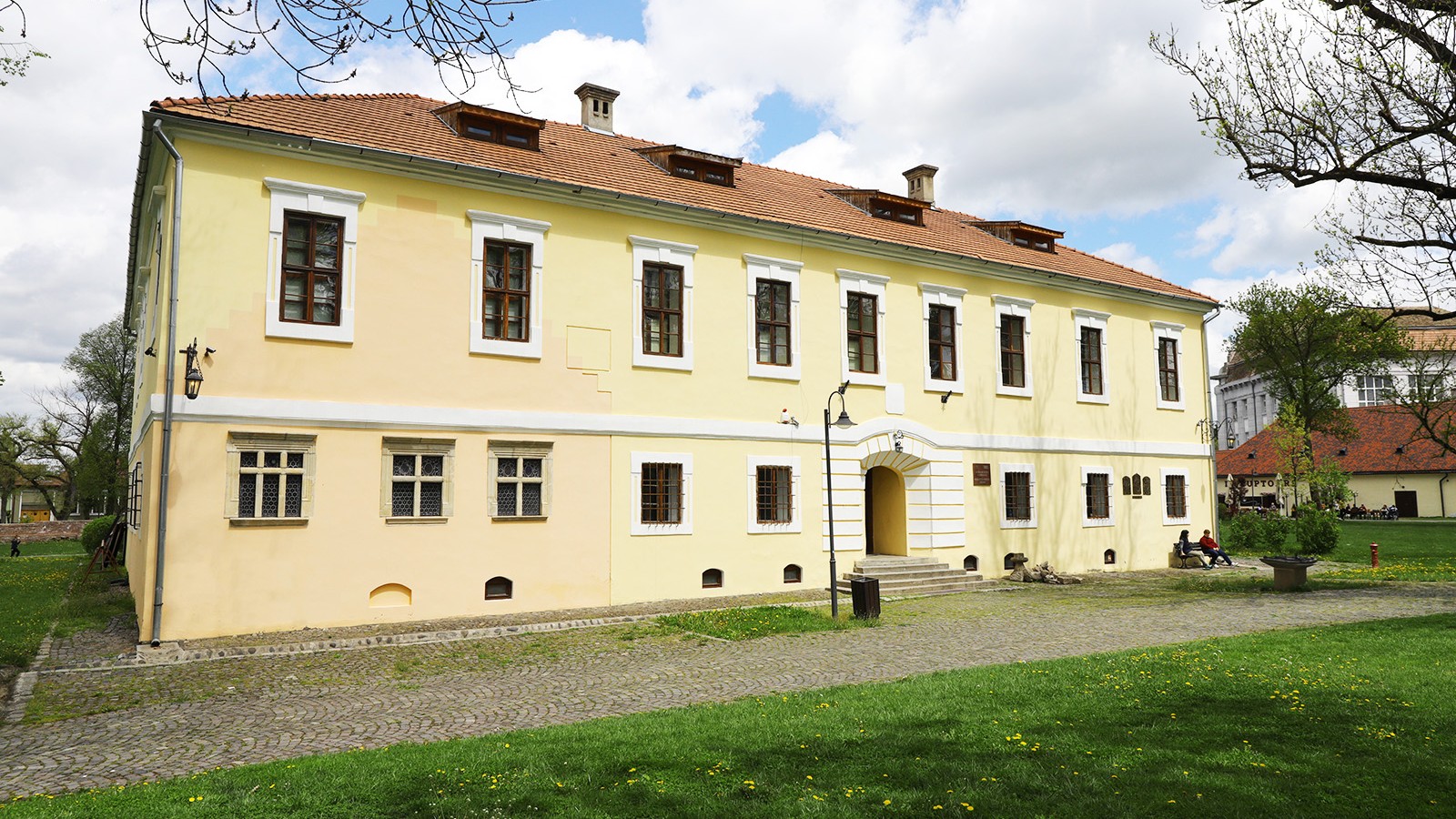 Sectia de Arheologie si Sectia de Istorie